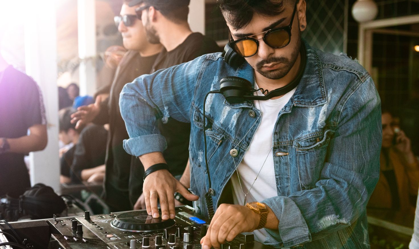 Quelle table de mixage DJ pour débutant ?